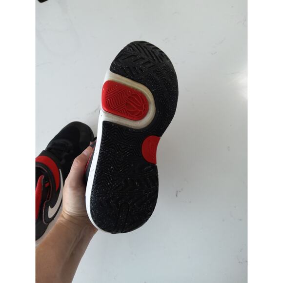 Nike Team Hustle red blk basketball athletic sneakers 5.5Y/M 7W Special Edition - Picture 8 of 8